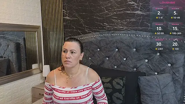 charlotte  G online show from April 2026 10:37:02 AM