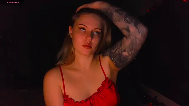 Snapshot of VoluptuousDreams chatting on February 2025 04:14:02 PM VoluptuousDreams online show from February 2025 04:14:02 PM