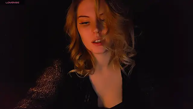 Snapshot of VoluptuousDreams chatting on February 2025 07:05:02 PM VoluptuousDreams online show from February 2025 07:05:02 PM