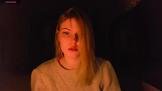 Snapshot of VoluptuousDreams chatting on February 2025 03:52:01 PM VoluptuousDreams online show from February 2025 03:52:01 PM