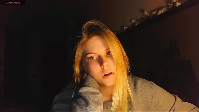Snapshot of VoluptuousDreams chatting on February 2025 06:56:02 PM VoluptuousDreams online show from February 2025 06:56:02 PM