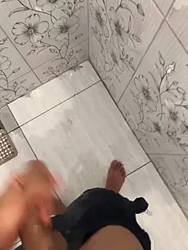 Snapshot of vintin21cm chatting on October 2025 11:46:02 PM vintin21cm online show from October 2025 11:46:02 PM