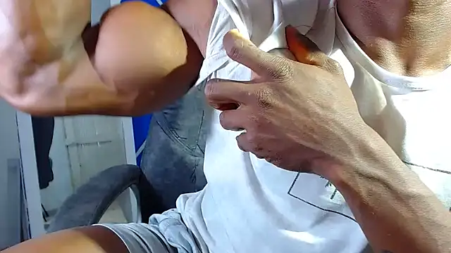 Snapshot of alexander_megan chatting on January 2025 03:33:02 AM alexander megan online show from January 2025 03:33:02 AM