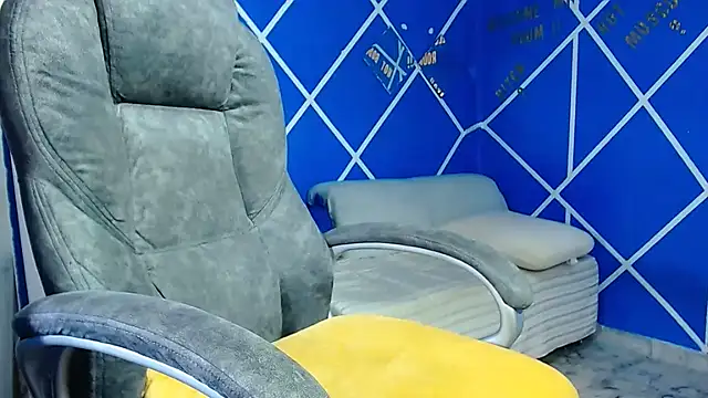 Snapshot of alexander_megan chatting on February 2025 04:04:01 AM alexander megan online show from February 2025 04:04:01 AM