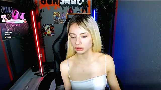 Snapshot of PollyMillees chatting on February 2026 08:41:01 AM PollyMillees online show from February 2026 08:41:01 AM