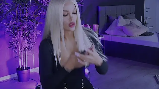 Snapshot of shayblonde chatting on January 2025 10:06:01 PM shayblonde online show from January 2025 10:06:01 PM