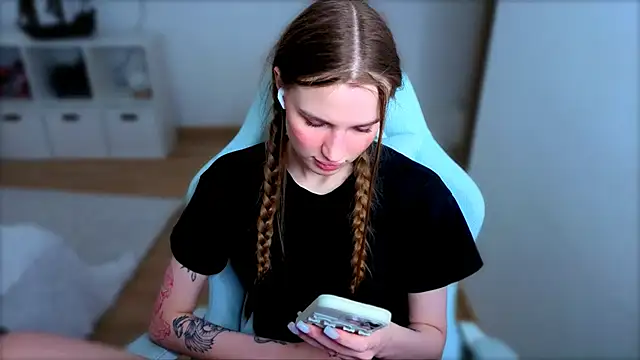 StellaLawless online show from February 2026 11:00:01 AM