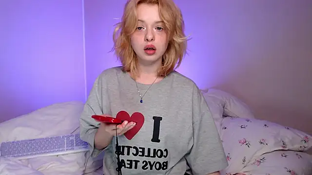 Snapshot of KatieMelone chatting on October 2025 05:22:02 PM KatieMelone online show from October 2025 05:22:02 PM