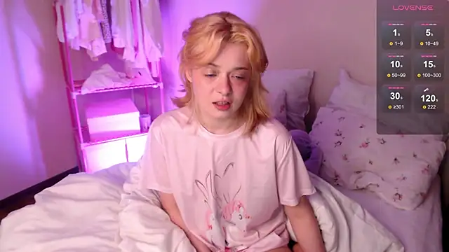 Snapshot of KatieMelone chatting on November 2025 01:49:01 AM KatieMelone online show from November 2025 01:49:01 AM