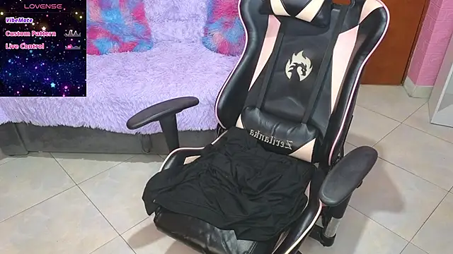 Snapshot of keity_moon chatting on February 2025 04:59:01 PM keity moon online show from February 2025 04:59:01 PM