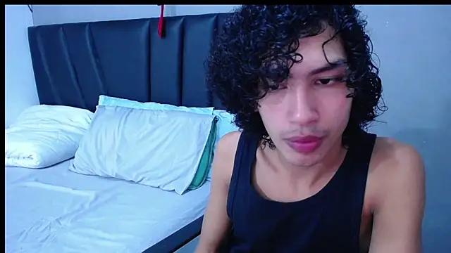 Tayronx33 online show from November 2025 05:47:02 PM