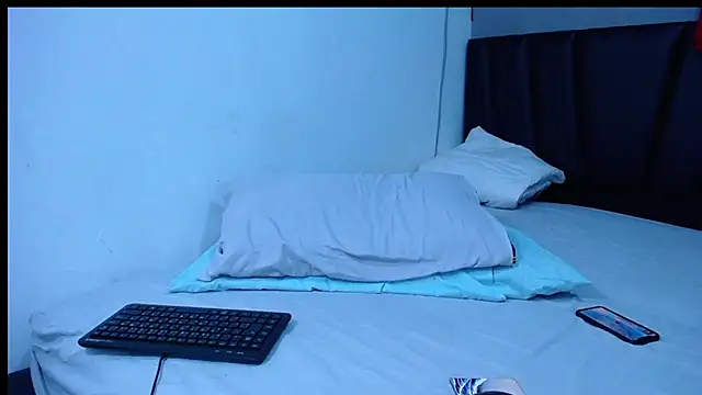 Tayronx33 online show from November 2025 08:31:01 PM