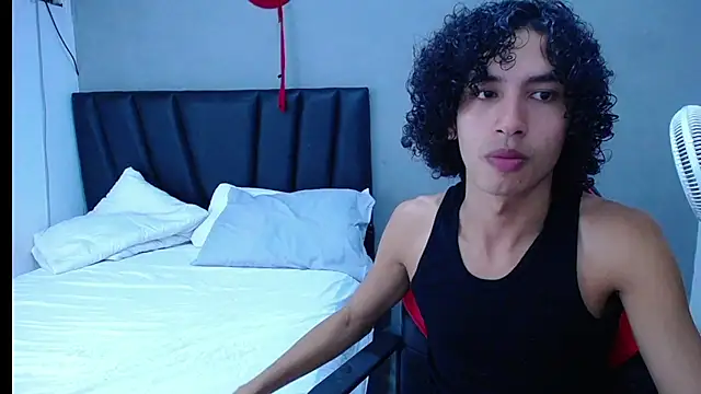 Tayronx33 online show from November 2025 08:52:01 PM