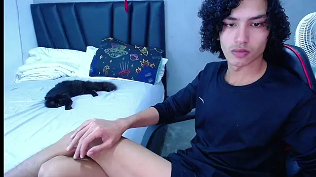 Tayronx33 online show from November 2025 09:37:02 PM