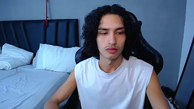 Tayronx33 online show from February 2026 08:24:02 PM