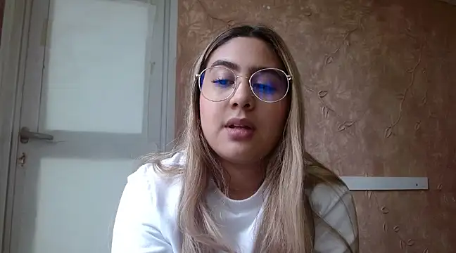 Miabonnett  online show from March 2025 03:09:02 PM