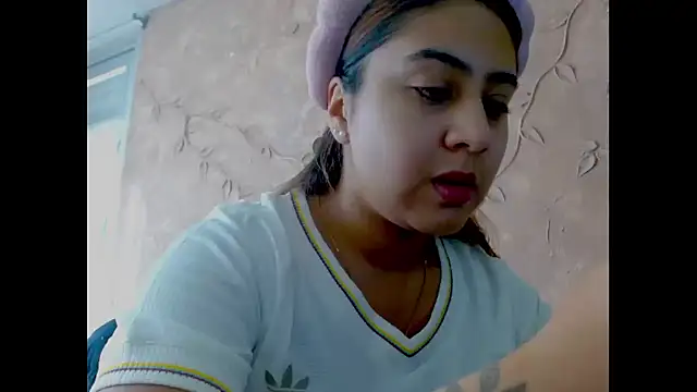 Miabonnett  online show from October 2025 12:23:02 PM