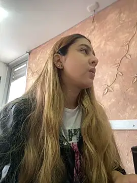 Miabonnett  online show from October 2025 12:04:02 PM