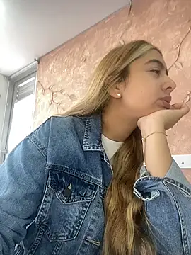 Miabonnett  online show from November 2025 12:16:01 PM