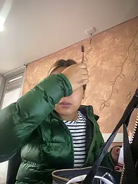 Miabonnett  online show from December 2025 12:23:02 PM