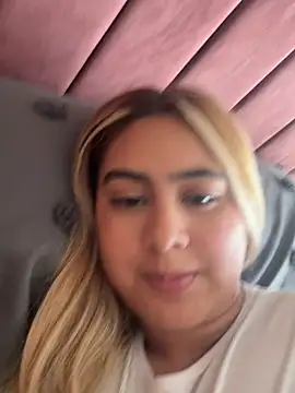 Miabonnett  online show from May 2026 04:55:02 PM