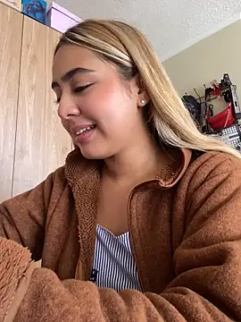 Miabonnett  online show from May 2026 03:51:01 PM