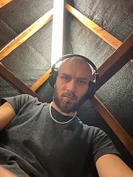 Snapshot of pervy_devil chatting on October 2025 06:32:02 AM pervy devil online show from October 2025 06:32:02 AM