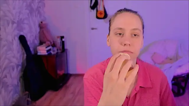 Malinax online show from April 2026 12:50:02 PM