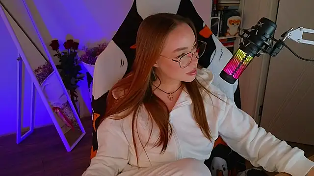 Emili1- online show from March 2025 12:17:01 PM