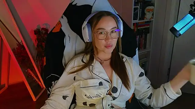 Emili1- online show from March 2025 03:27:01 PM