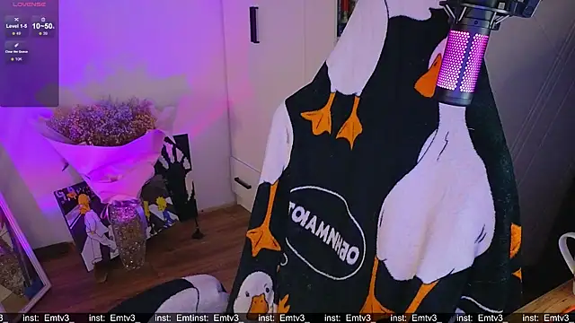 Emili1- online show from November 2025 05:20:01 PM