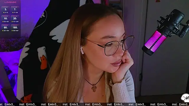 Emili1- online show from December 2025 11:27:02 AM