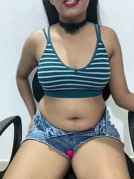 Snapshot of little_shadow chatting on January 2025 07:00:01 PM little shadow online show from January 2025 07:00:01 PM