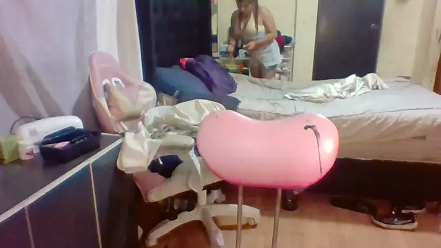 Snapshot of Jennxdolls chatting on December 2024 09:51:01 PM Jennxdolls online show from December 2024 09:51:01 PM