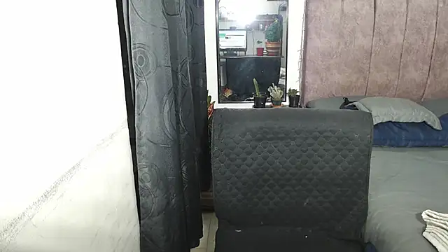 Snapshot of Liza_Thurner chatting on December 2024 12:13:01 AM Liza Thurner online show from December 2024 12:13:01 AM