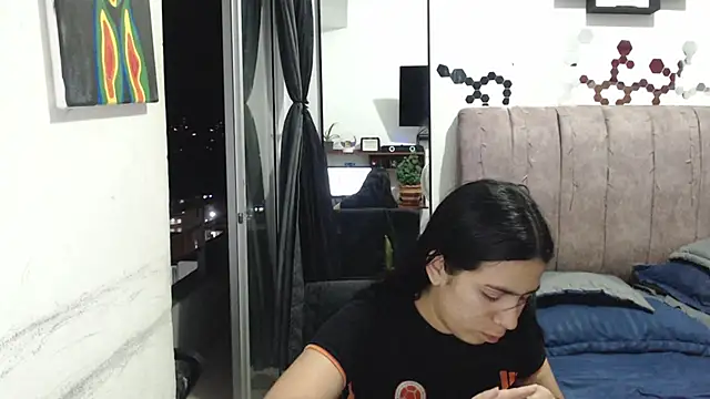 Snapshot of Liza_Thurner chatting on January 2025 12:31:01 AM Liza Thurner online show from January 2025 12:31:01 AM