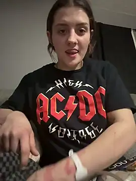 Snapshot of emilysue1 chatting on February 2026 07:07:02 AM emilysue1 online show from February 2026 07:07:02 AM