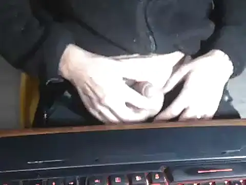 Snapshot of Adri_gard chatting on December 2024 10:20:01 PM Adri gard online show from December 2024 10:20:01 PM