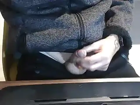 Snapshot of Adri_gard chatting on December 2024 08:02:02 AM Adri gard online show from December 2024 08:02:02 AM