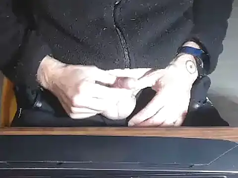 Snapshot of Adri_gard chatting on December 2024 09:08:01 PM Adri gard online show from December 2024 09:08:01 PM