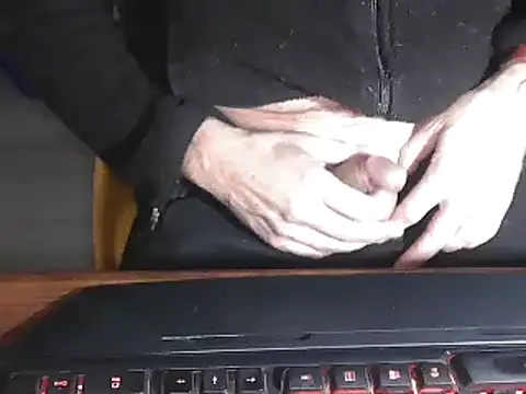 Snapshot of Adri_gard chatting on January 2025 10:02:02 PM Adri gard online show from January 2025 10:02:02 PM