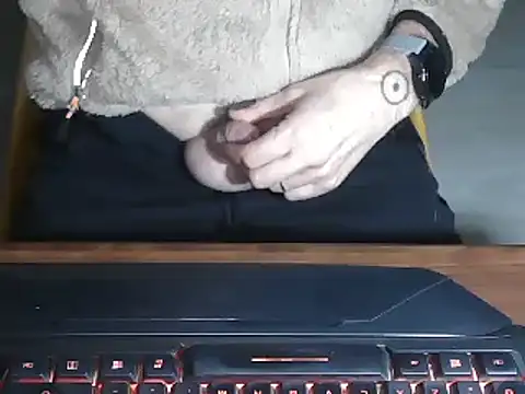 Snapshot of Adri_gard chatting on February 2025 09:50:01 PM Adri gard online show from February 2025 09:50:01 PM