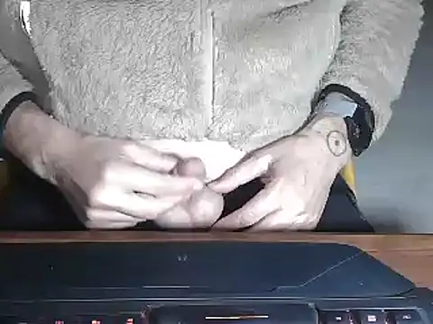 Snapshot of Adri_gard chatting on February 2025 09:18:02 PM Adri gard online show from February 2025 09:18:02 PM