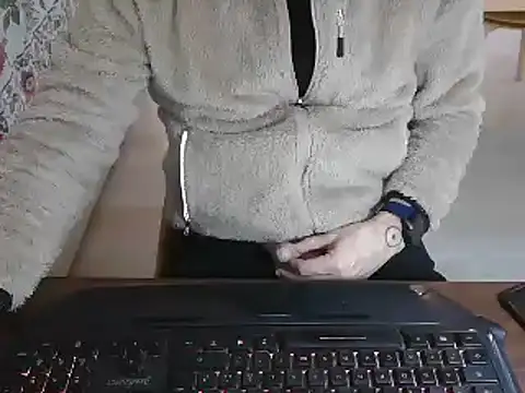 Snapshot of Adri_gard chatting on February 2025 03:29:01 PM Adri gard online show from February 2025 03:29:01 PM