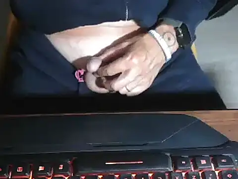 Snapshot of Adri_gard chatting on October 2025 08:59:01 PM Adri gard online show from October 2025 08:59:01 PM