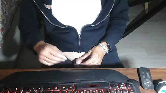 Snapshot of Adri_gard chatting on October 2025 09:03:02 PM Adri gard online show from October 2025 09:03:02 PM