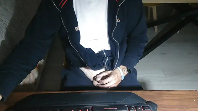 Snapshot of Adri_gard chatting on October 2025 08:08:02 PM Adri gard online show from October 2025 08:08:02 PM