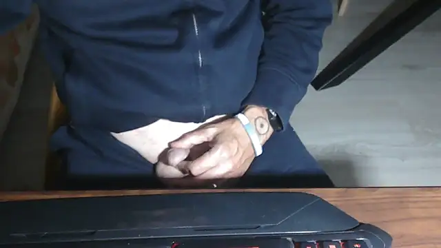 Snapshot of Adri_gard chatting on October 2025 08:42:02 PM Adri gard online show from October 2025 08:42:02 PM