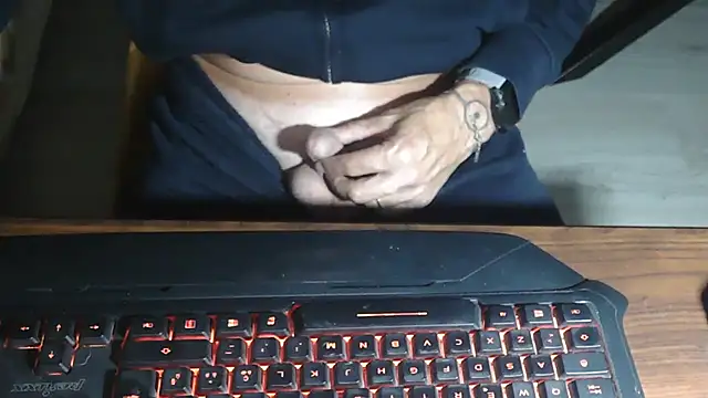 Snapshot of Adri_gard chatting on October 2025 08:11:02 PM Adri gard online show from October 2025 08:11:02 PM