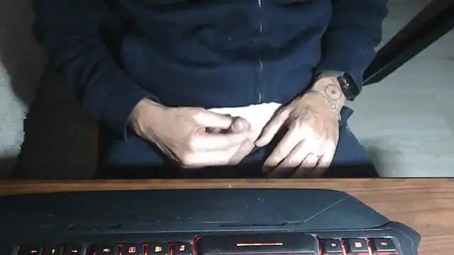 Snapshot of Adri_gard chatting on October 2025 08:31:01 PM Adri gard online show from October 2025 08:31:01 PM